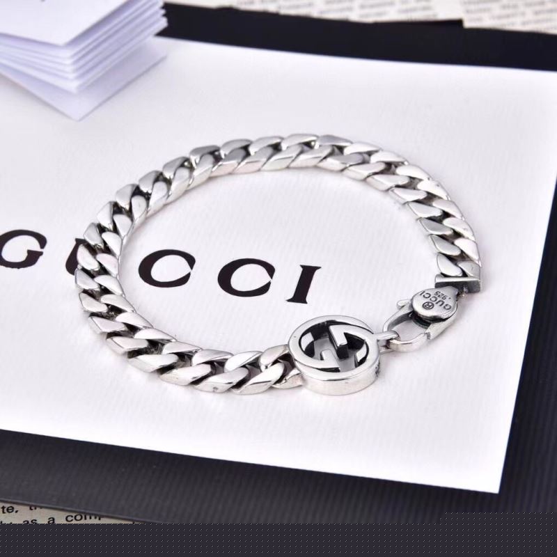 G*u*i bracelets